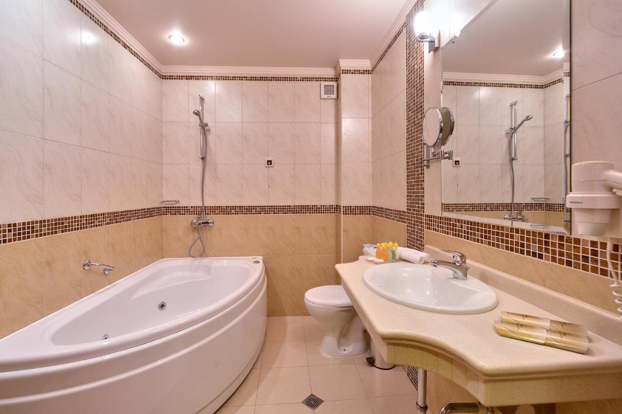 Hotel Club Central ヒサリャ エクステリア 写真