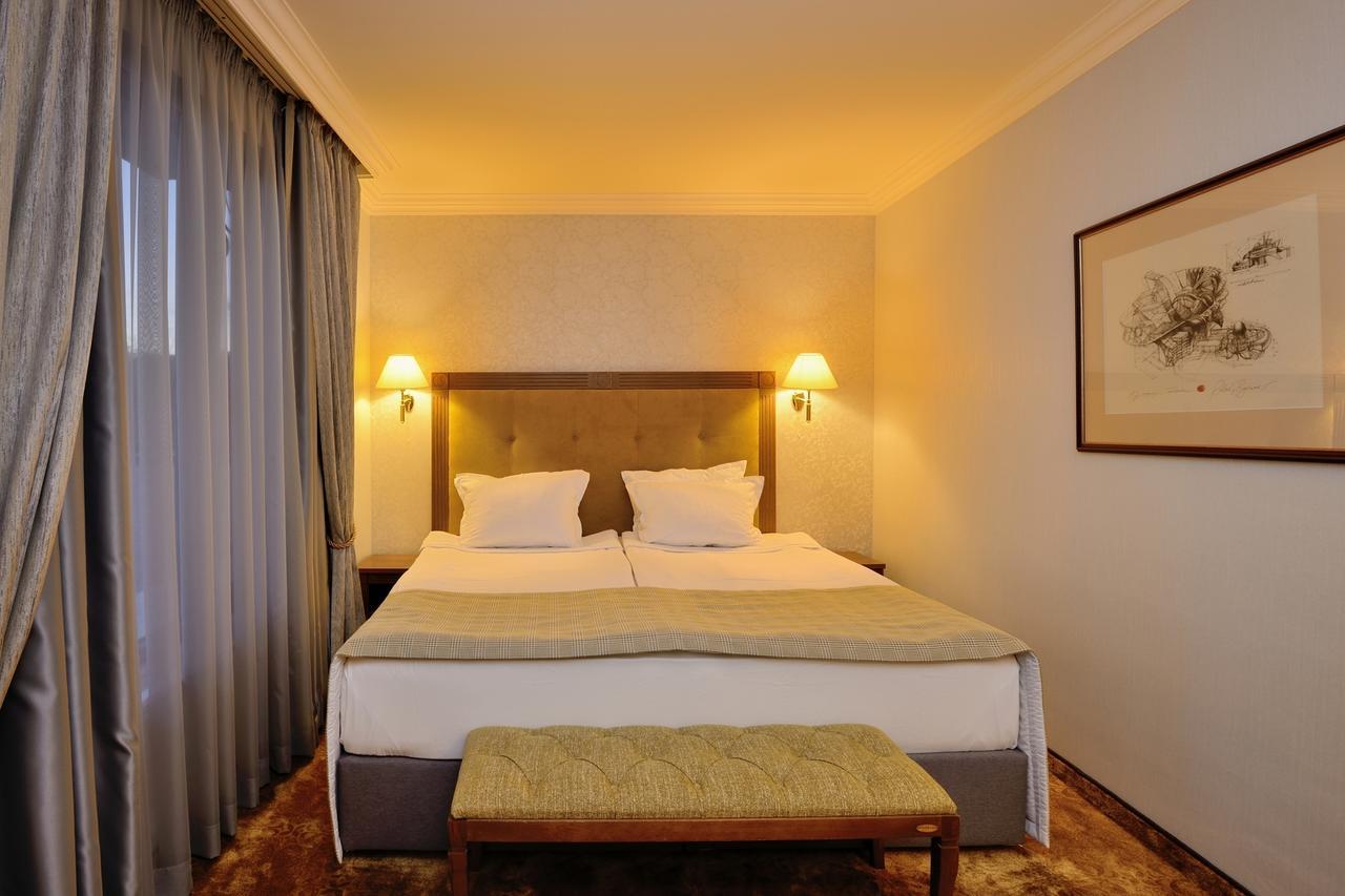 Hotel Club Central ヒサリャ エクステリア 写真