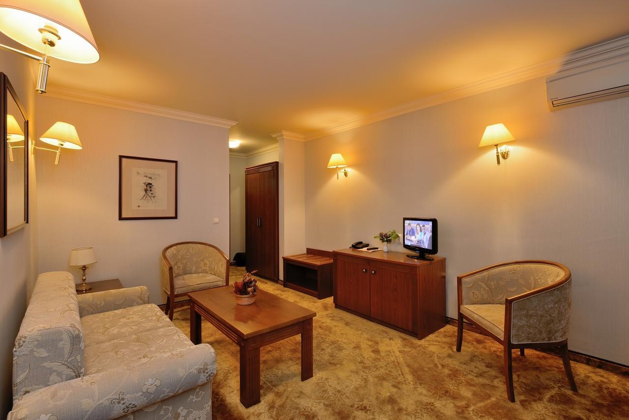 Hotel Club Central ヒサリャ エクステリア 写真
